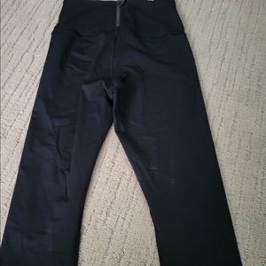 CROPPED LULU LEMON LEGGINGS *NEVER WORN*